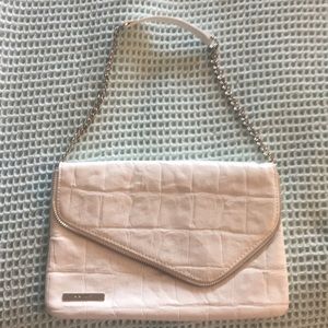 White clutch with chain